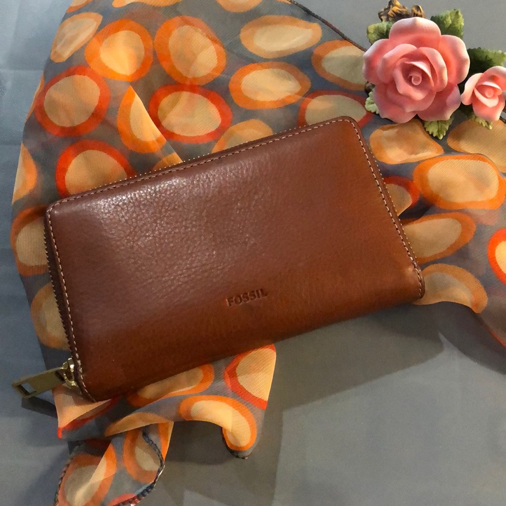 Brown Leather Fossil Zip Around Wallet
